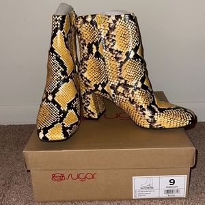 Sugar Yellow 💛 Snakeskin 🐍 Heeled Booties!